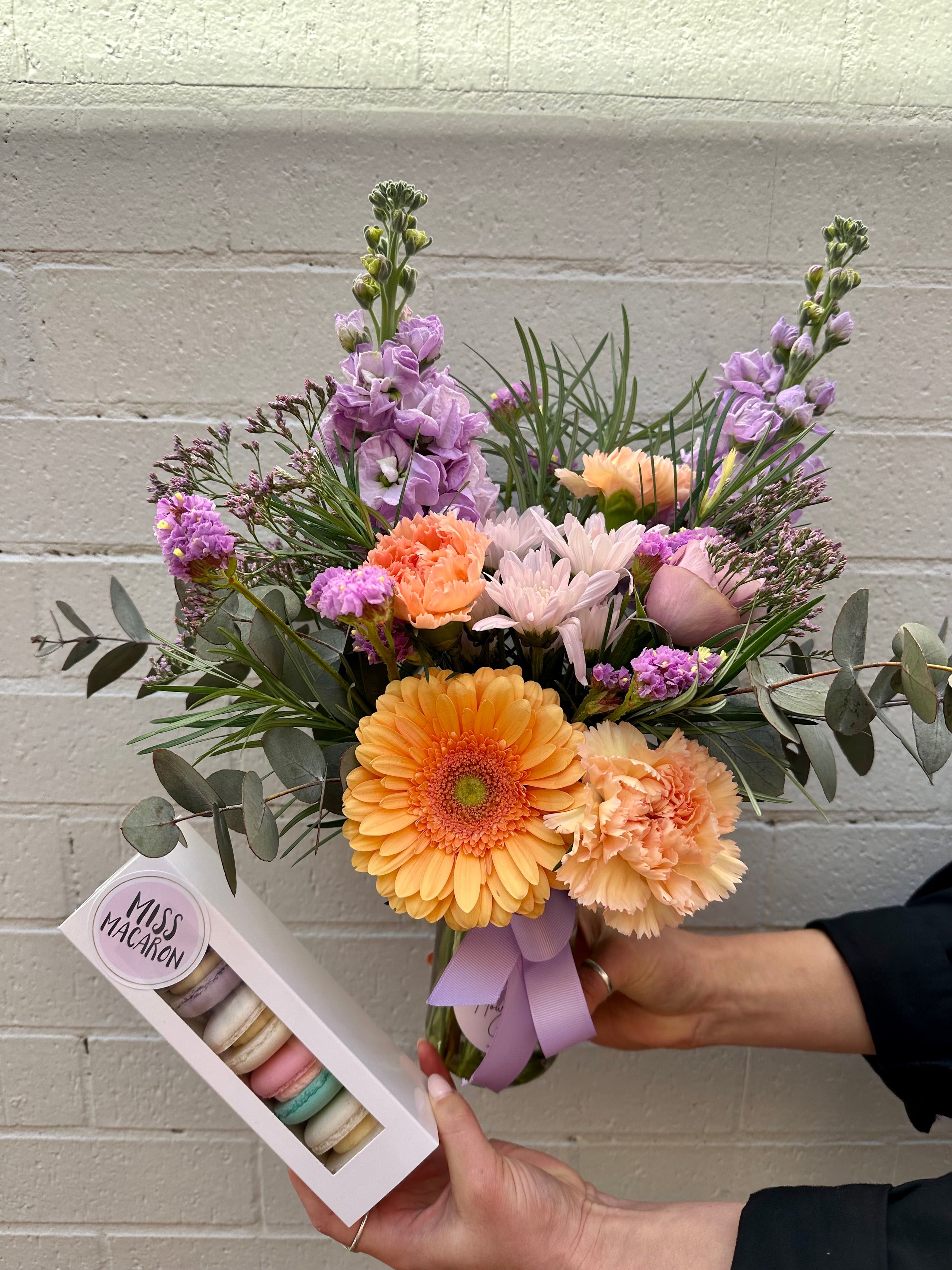 Flowers + Gifts Albury/Wodonga The Flower Girl
